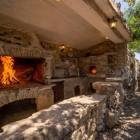 The Ultimate Escape - Traditional & Private Pool *
