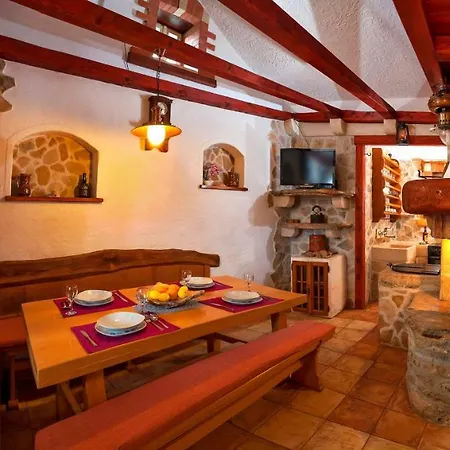 The Ultimate Escape - Traditional & Private Pool Сasa de vacaciones *