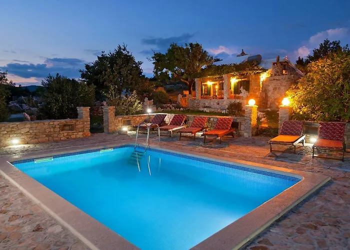 The Ultimate Escape - Traditional & Private Pool بيت للعطل