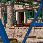 The Ultimate Escape - Traditional & Private Pool Vakantiehuis *