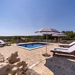 The Ultimate Escape - Traditional & Private Pool Vakantiehuis *