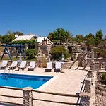 The Ultimate Escape - Traditional & Private Pool Vakantiehuis