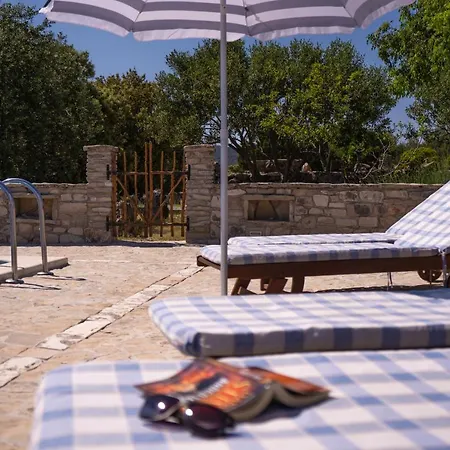 The Ultimate Escape - Traditional & Private Pool Semesterbostad *