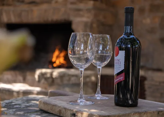 The Ultimate Escape - Traditional & Private Pool Feriehus *